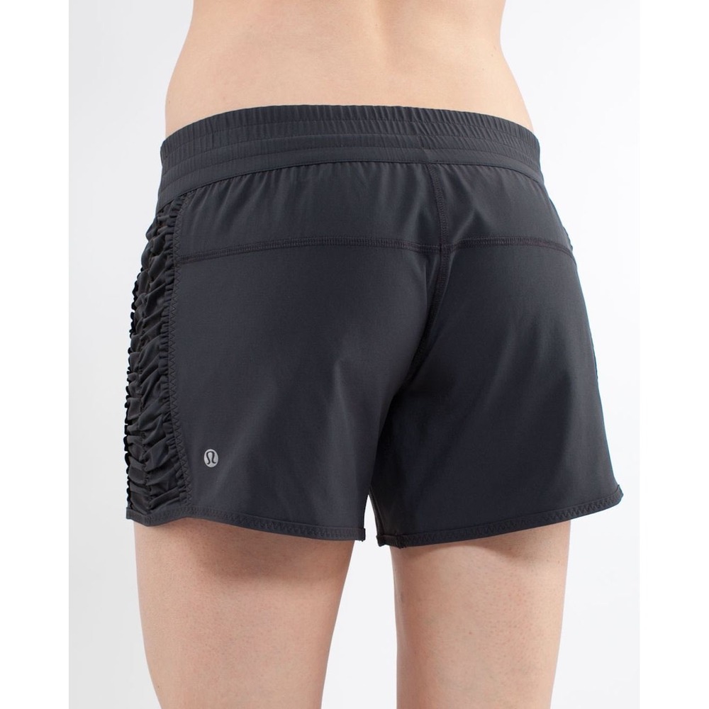 Lululemon Run Around Shorts Deep Coal Reflective 5" Women's Approx 8 Tag Removed